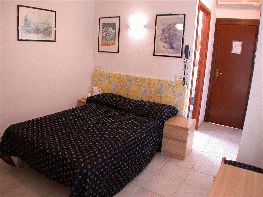 Hotel Delle Mimose ดิอาโนมารีนา ภายนอก รูปภาพ