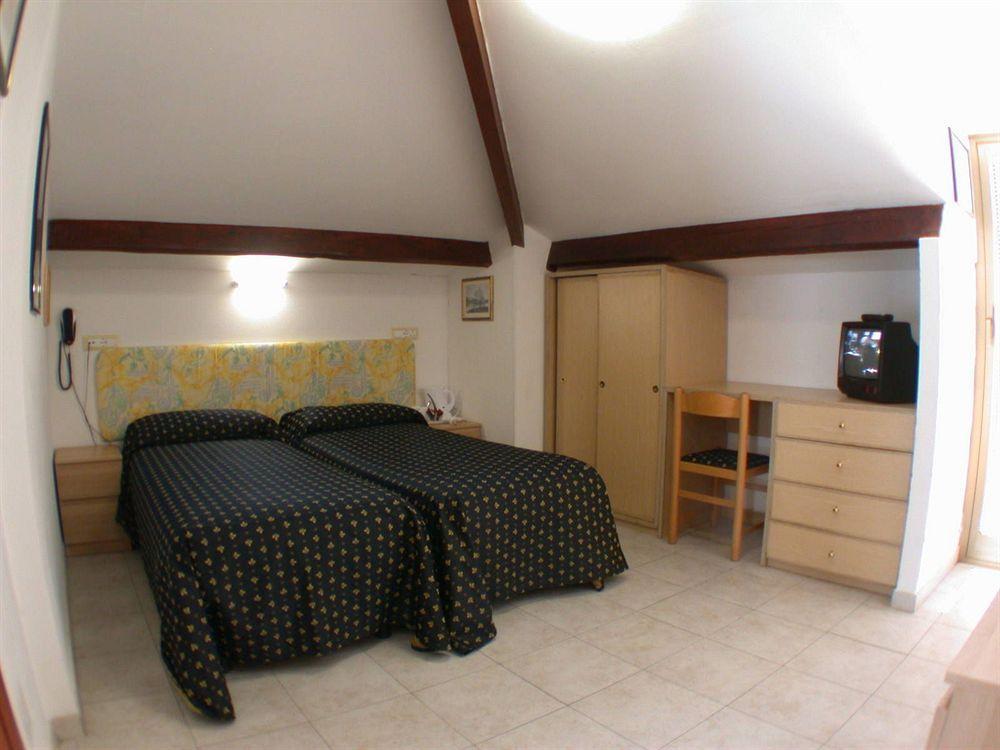 Hotel Delle Mimose ดิอาโนมารีนา ภายนอก รูปภาพ