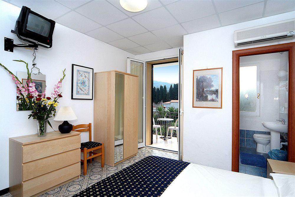 Hotel Delle Mimose ดิอาโนมารีนา ภายนอก รูปภาพ