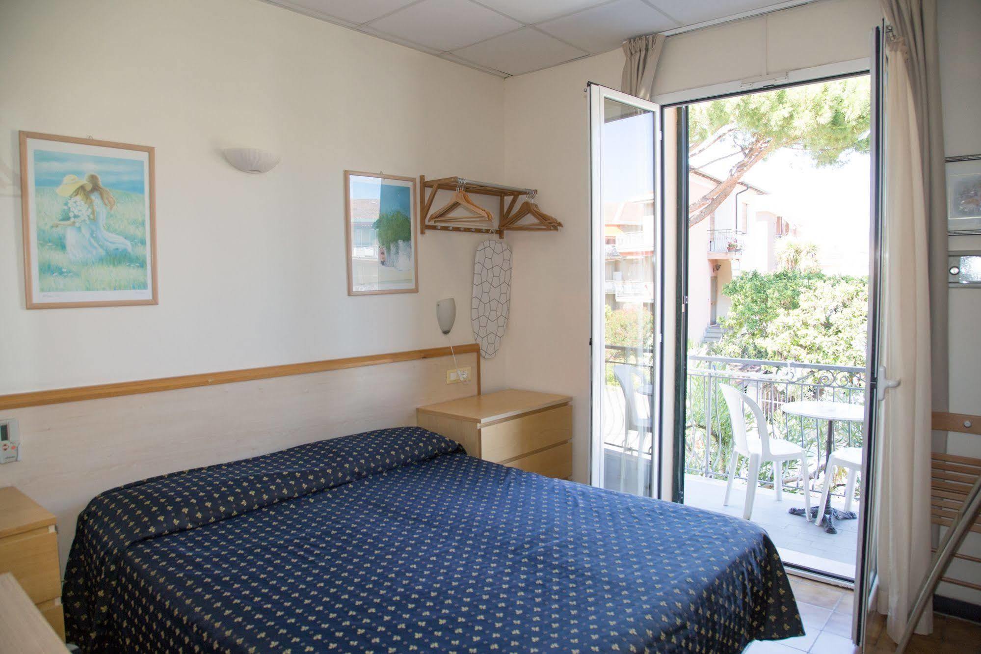 Hotel Delle Mimose ดิอาโนมารีนา ภายนอก รูปภาพ